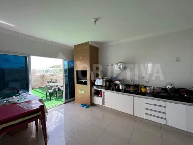 Casa com 8 Quartos à venda, 400m² no Jardim Europa, Uberlândia