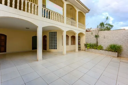 Casa com 5 Quartos à venda, 350m² no Taguatinga Norte, Brasília