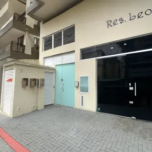 Ponto Comercial à venda, 70m² no Meia Praia, Itapema