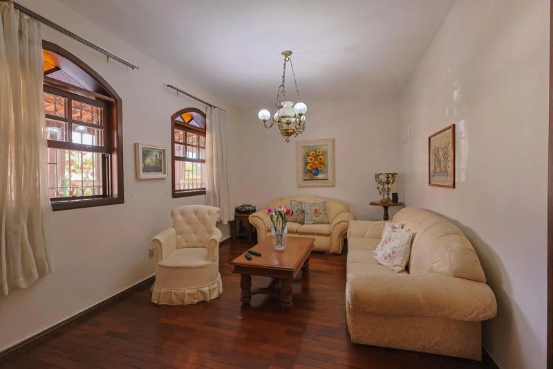 Casa com 3 quartos — Caiçaras, Belo Horizonte