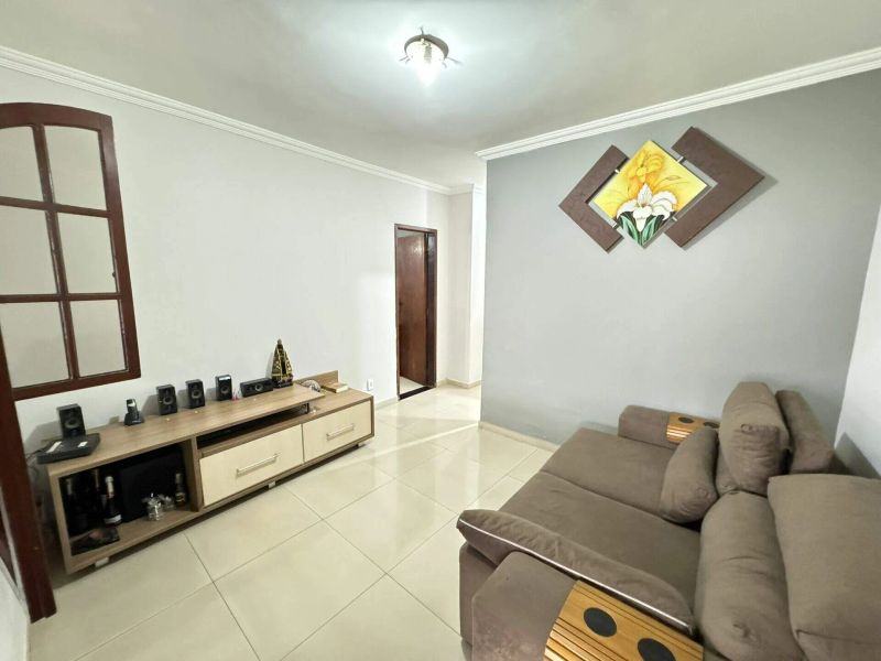 Casa com 3 quartos — Estrela do Oriente, Belo Horizonte