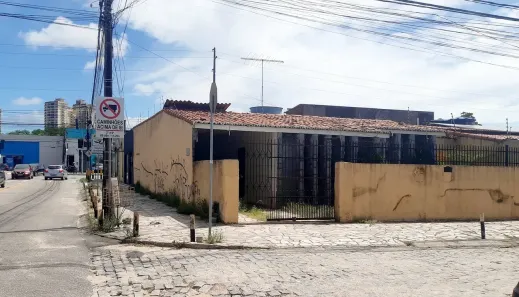 Casa com 4 Quartos para alugar, 195m² no Candelária, Natal