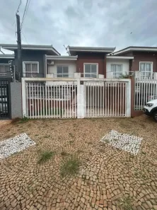Sobrado com 3 Quartos para alugar, 130m² no Uvaranas, Ponta Grossa