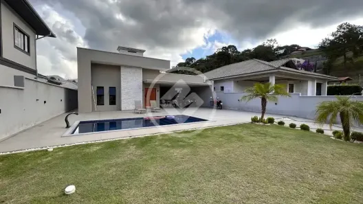 Casa de Condomínio com 3 Quartos para alugar, 200m² no Albuquerque, Teresópolis