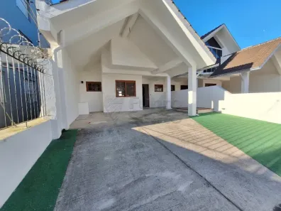 Casa com 3 Quartos para alugar, 147m² no Laranjal, Pelotas