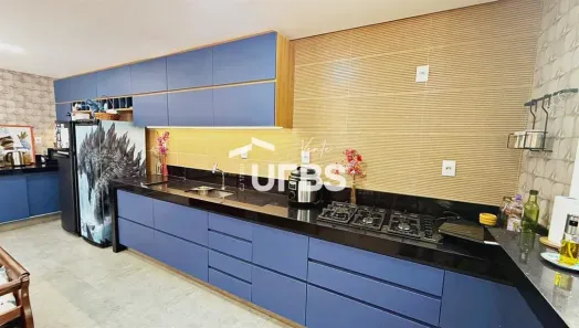 Sobrado com 3 Quartos à venda, 270m² no Jardim Vitória, Goiânia