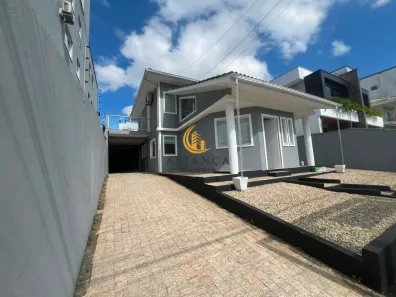 Casa com 3 Quartos para alugar, 250m² no Pagani, Palhoça