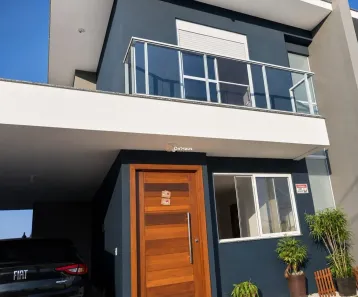 Casa com 3 Quartos à venda, 135m² no Carianos, Florianópolis