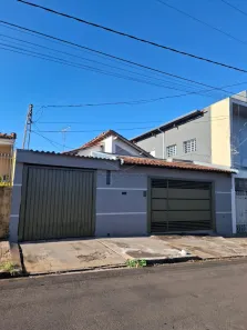 Casa com 3 Quartos para alugar, 130m² no Vila Souto, Bauru