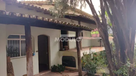Imóvel Comercial com 4 Quartos para alugar, 300m² no Saraiva, Uberlândia