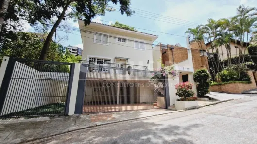 Casa de Condomínio com 4 Quartos à venda, 329m² no Jardim Vitória Régia, São Paulo