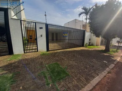 Casa com 3 Quartos para alugar, 267m² no Jardim Fregadolli, Maringá