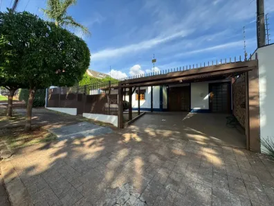 Casa com 3 Quartos à venda, 205m² no Zona 05, Maringá