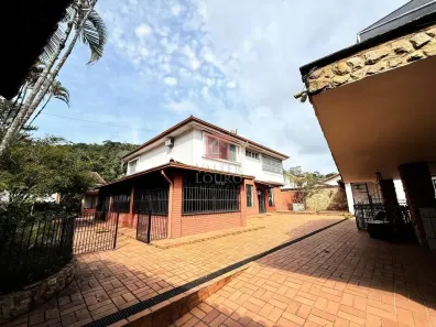 Casa com 6 Quartos à venda, 350m² no Valparaíso, Petrópolis