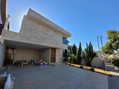 Casa de Condomínio com 3 Quartos para alugar, 240m² no Estância Silveira, Contagem
