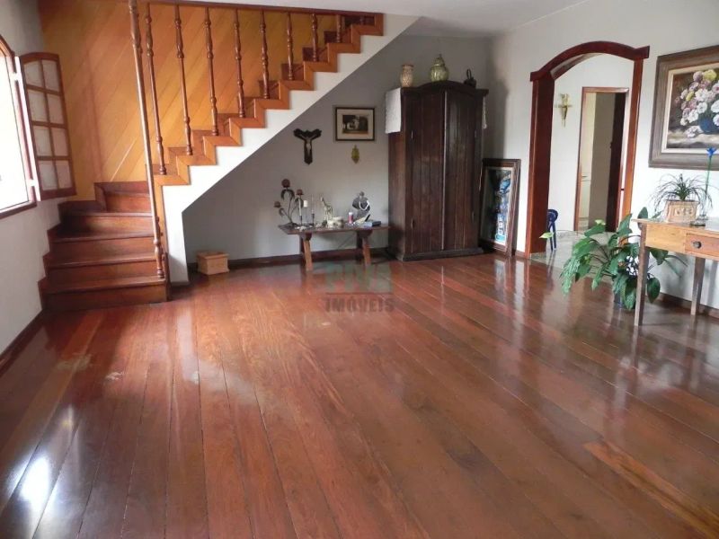 Casa com 5 quartos — Alto Caiçaras, Belo Horizonte
