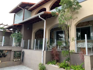 Casa com 3 Quartos à venda, 300m² no Alípio de Melo, Belo Horizonte