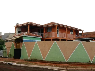Casa com 4 Quartos à venda, 200m² no Jardim Padovani, Londrina
