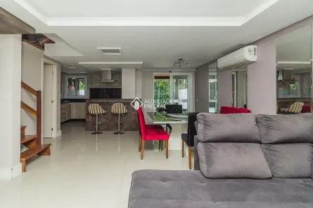 Casa de Condomínio com 3 Quartos para alugar, 200m² no Mário Quintana, Porto Alegre