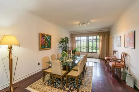 Casa com 4 Quartos para alugar, 320m² no Três Figueiras, Porto Alegre