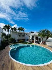 Casa de Condomínio com 4 Quartos para alugar, 350m² no Alphaville (Abrantes), Camaçari