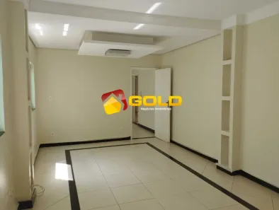 Casa com 4 Quartos à venda, 198m² no Cidade Jardim, Uberlândia