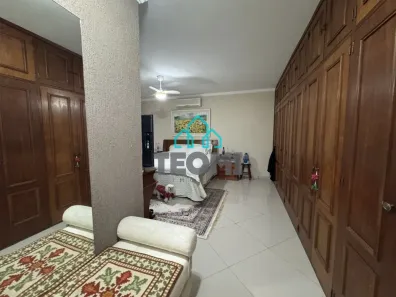 Casa com 5 Quartos para alugar, 350m² no Centro, Taubaté