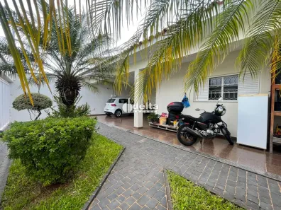 Casa com 3 Quartos à venda, 235m² no Santa Mônica, Uberlândia