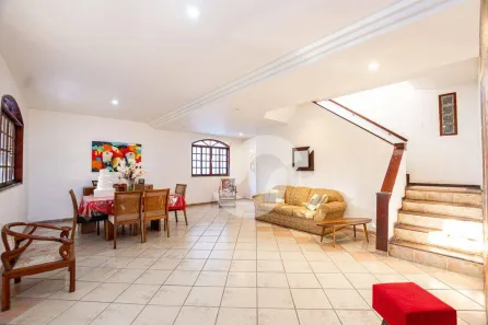 Casa de Condomínio com 4 Quartos à venda, 248m² no Baldeador, Niterói