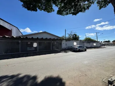 Casa com 4 Quartos à venda, 260m² no Vila Abajá, Goiânia