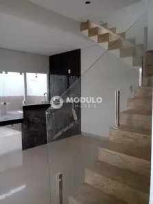 Sobrado com 3 Quartos à venda, 94m² no Novo Mundo, Uberlândia