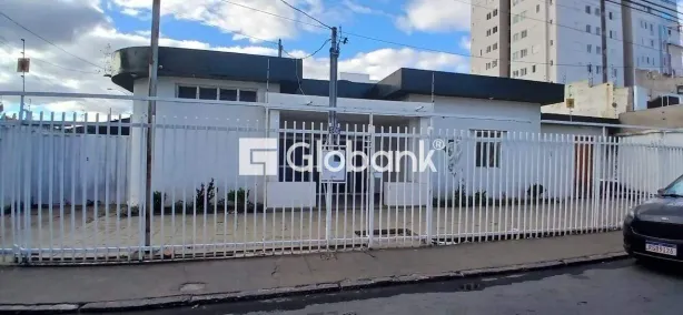 Prédio Comercial com 5 Quartos à venda, 200m² no Centro, Montes Claros