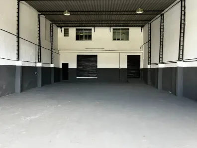 Galpão/Depósito/Armazém para alugar, 500m² no Ramos, Rio de Janeiro