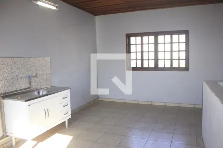 Casa com 2 Quartos para alugar, 250m² no Jardim Presidente Dutra, Guarulhos