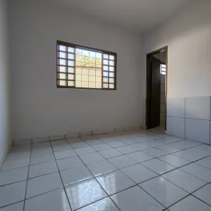 Casa com 4 Quartos para alugar, 150m² no Jardim Balneário Meia Ponte, Goiânia
