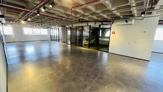 Sala Comercial para alugar, 1000m² no Mirandópolis, São Paulo