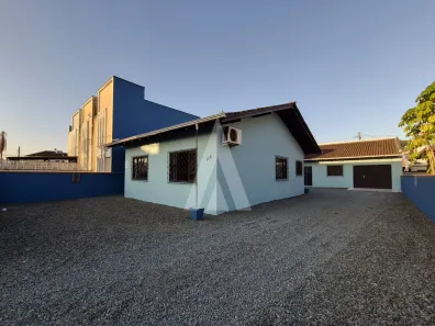 Casa com 2 Quartos para alugar, 130m² no Boehmerwald, Joinville