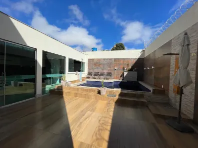 Sobrado com 5 Quartos à venda, 200m² no Taguatinga Norte, Brasília