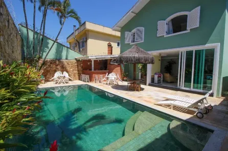 Casa com 5 Quartos à venda, 237m² no Enseada, Guarujá