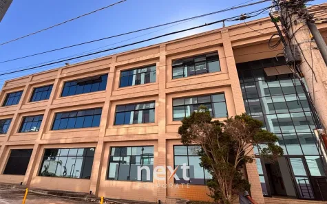 Prédio Comercial com 3 Quartos para alugar, 3200m² no Cambuí, Campinas