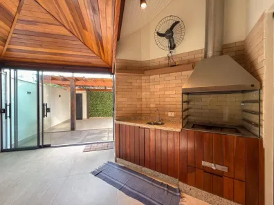 Casa de Condomínio com 3 Quartos à venda, 155m² no Freguesia da Escada, Guararema