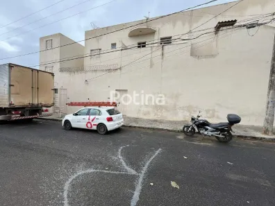 Casa com 3 Quartos para alugar, 71m² no Tibery, Uberlândia