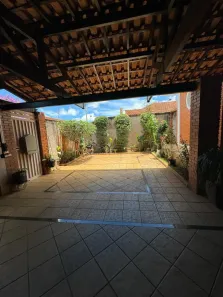 Imóvel Comercial com 3 Quartos à venda, 550m² no Centro, Araguari