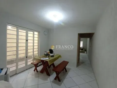 Sobrado com 3 Quartos à venda, 220m² no Chácara Doutor Hipólito, Taubaté