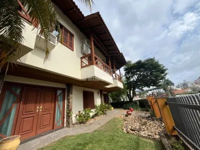 Casa com 5 Quartos à venda, 640m² no Itacorubi, Florianópolis