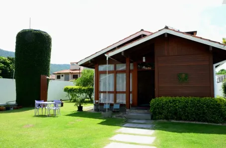 Casa com 3 Quartos à venda, 260m² no Lagoa da Conceição, Florianópolis