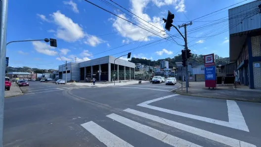 Ponto Comercial para alugar, 1000m² no Pio X, Caxias do Sul