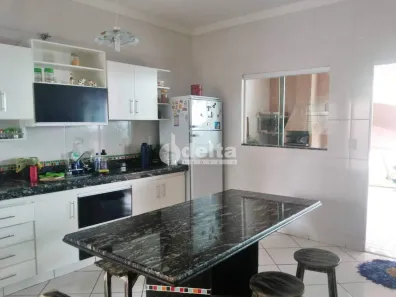 Casa com 3 Quartos à venda, 175m² no Cidade Jardim, Uberlândia