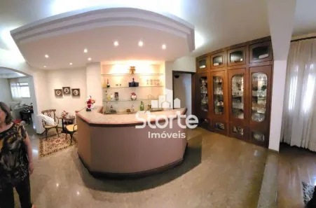 Apartamento com 5 Quartos à venda, 286m² no Fundinho, Uberlândia