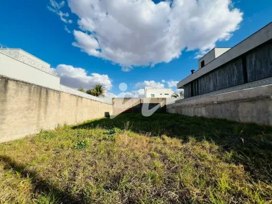 Lote/Terreno à venda, 525m² no Jardim Karaíba, Uberlândia